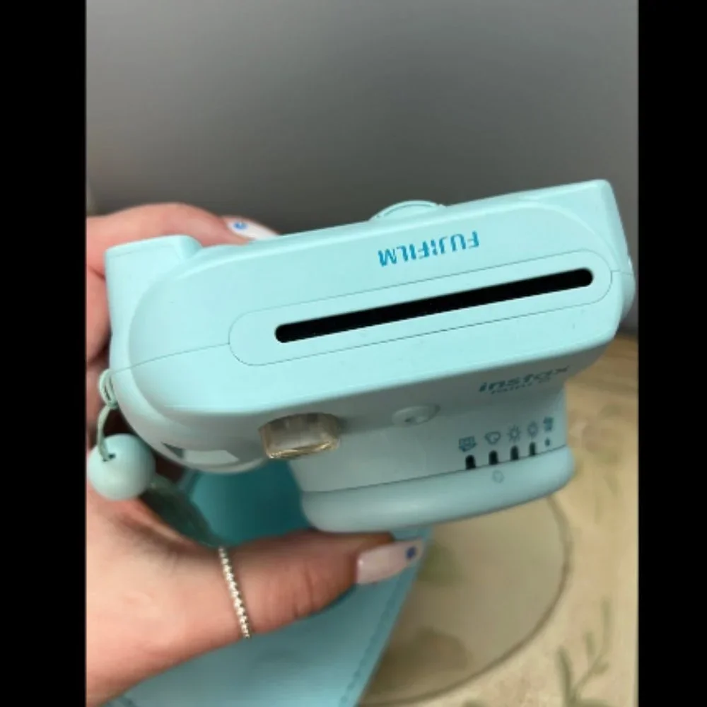 fuji instax mini 8 polaroid camera